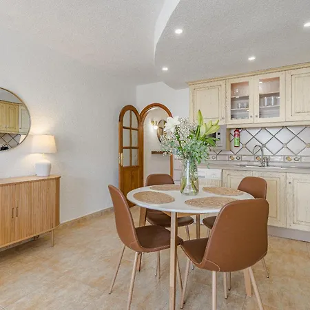 Fairways Taganana 公寓 *